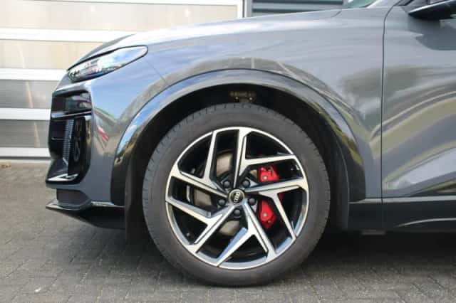 Audi Q6 e-tron (2024) thumbnail 14