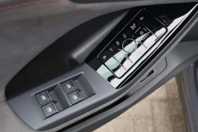 Audi Q6 e-tron (2024) thumbnail 53