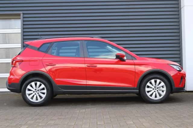 SEAT Arona (2022) thumbnail 3