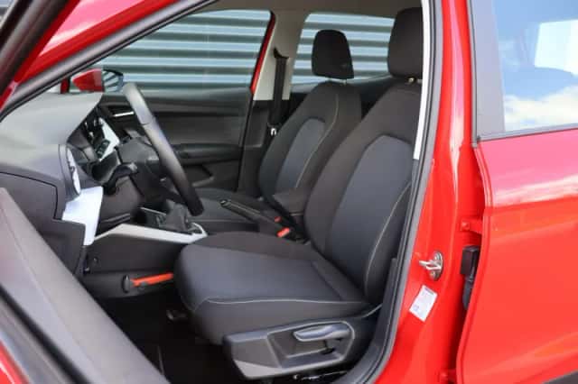 SEAT Arona (2022) thumbnail 4