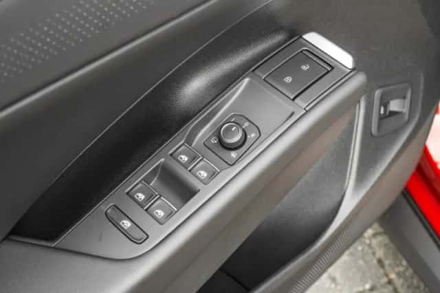 Volkswagen T-Roc (2026) thumbnail 30