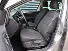 Volkswagen Golf (2019) thumbnail 4