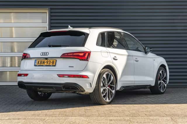 Audi Q5 (2022) thumbnail 2