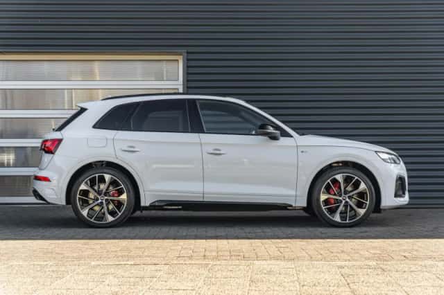 Audi Q5 (2022) thumbnail 3