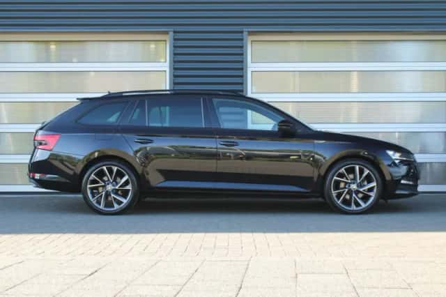 Škoda Superb (2022) thumbnail 3