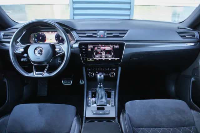 Škoda Superb (2022) thumbnail 5