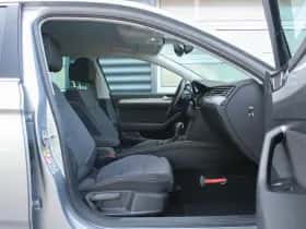 Volkswagen Passat thumbnail 36