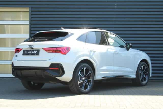 Audi Q3 (2022) thumbnail 2