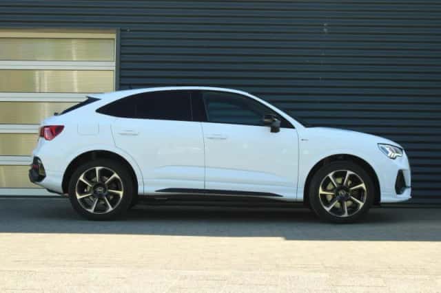 Audi Q3 (2022) thumbnail 3