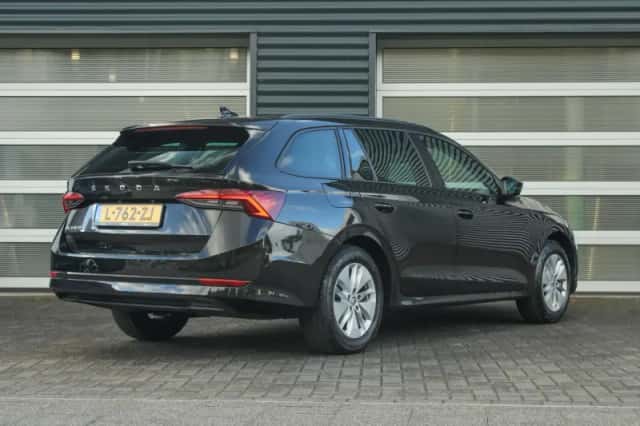 Škoda Octavia (2021) thumbnail 2