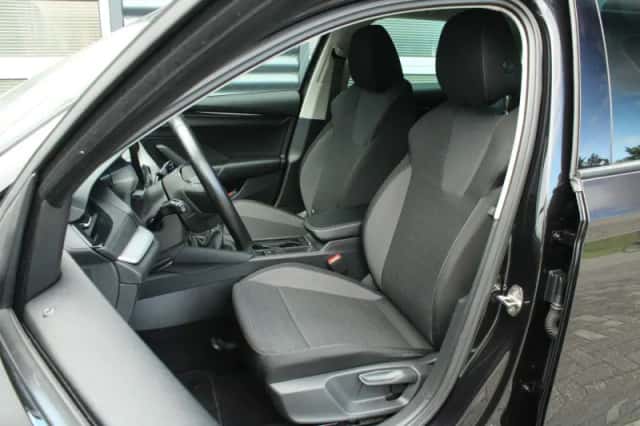 Škoda Octavia (2021) thumbnail 4