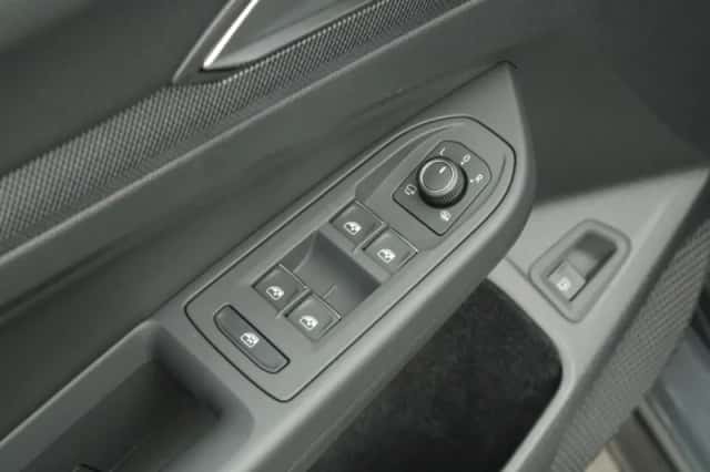 Volkswagen Golf (2025) thumbnail 45