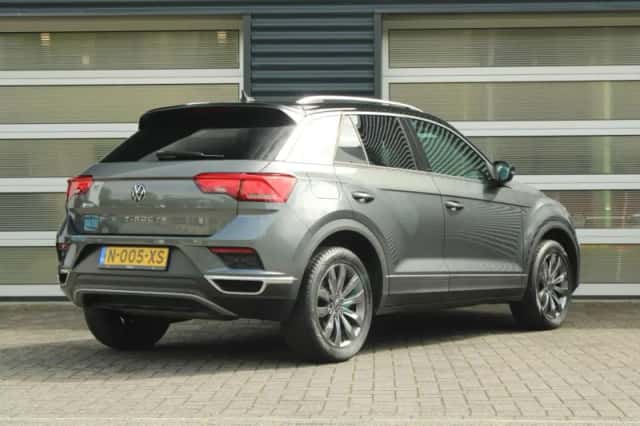Volkswagen T-Roc (2022) thumbnail 2