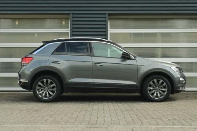 Volkswagen T-Roc (2022) thumbnail 3