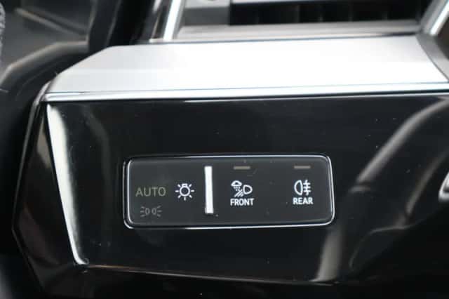 Audi e-tron (2020) thumbnail 51