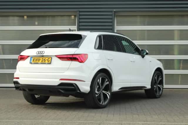 Audi Q3 (2022) thumbnail 2