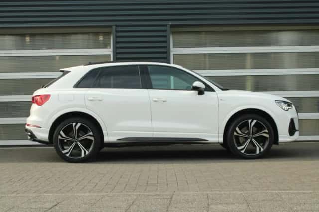 Audi Q3 (2022) thumbnail 3