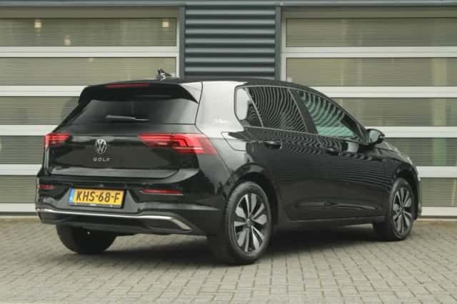 Volkswagen Golf (2025) thumbnail 2