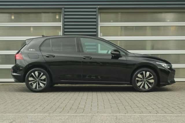 Volkswagen Golf (2025) thumbnail 3