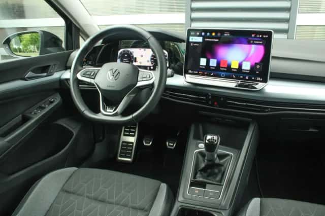 Volkswagen Golf (2025) thumbnail 41