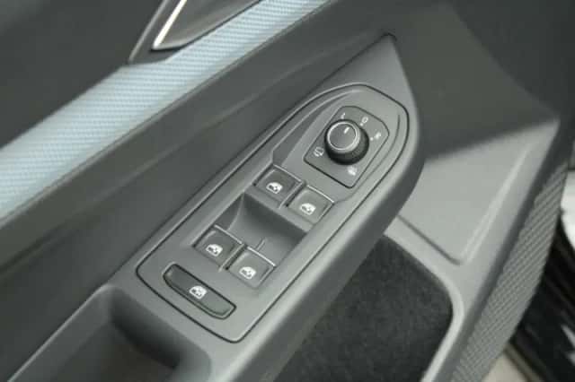 Volkswagen Golf (2025) thumbnail 42