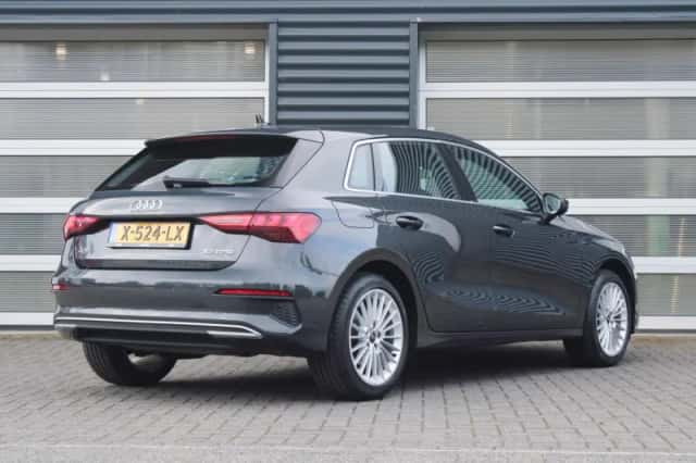 Audi A3 (2023) thumbnail 2