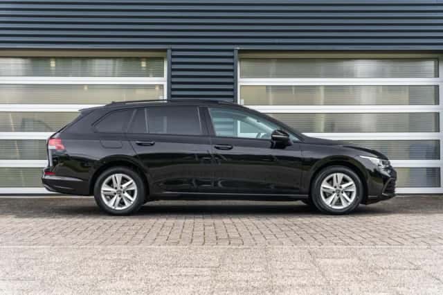 Volkswagen Golf (2021) thumbnail 3