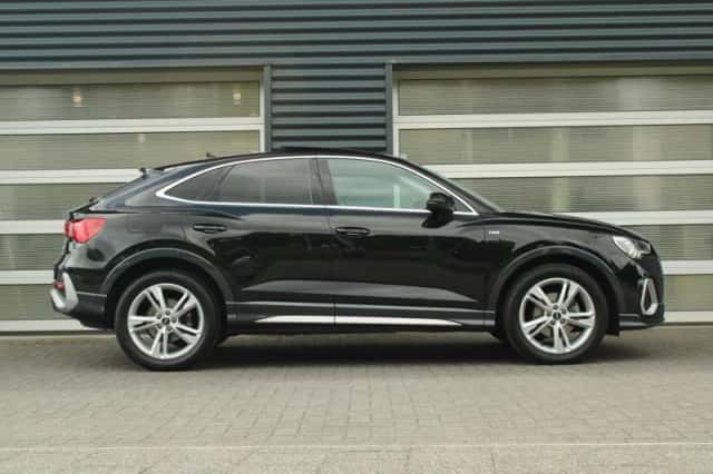Audi Q3 (2022) thumbnail 3