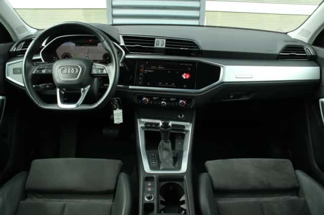 Audi Q3 (2022) thumbnail 5