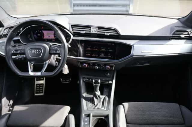 Audi Q3 (2019) thumbnail 5