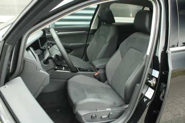 Volkswagen Golf (2026) thumbnail 4