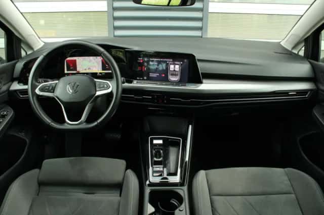 Volkswagen Golf (2023) thumbnail 5