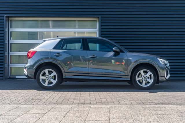 Audi Q2 (2022) thumbnail 3