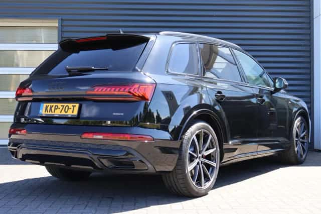 Audi Q7 (2023) thumbnail 2