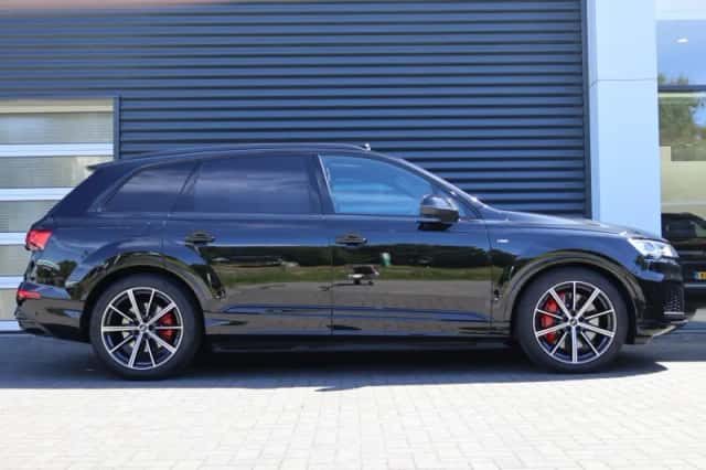 Audi Q7 (2023) thumbnail 3