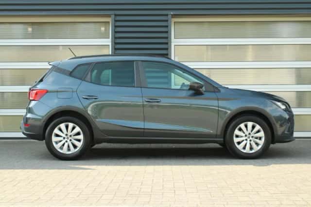 SEAT Arona (2022) thumbnail 3