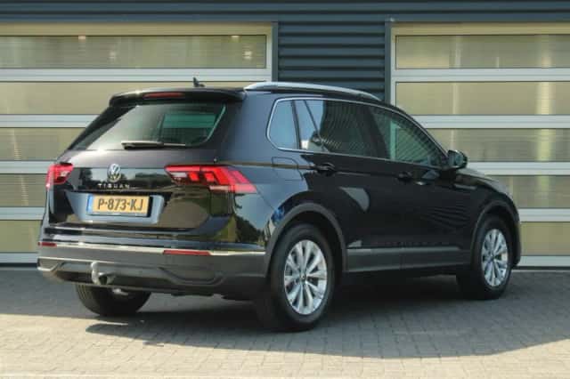 Volkswagen Tiguan (2021) thumbnail 2