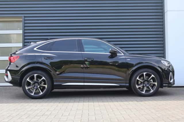 Audi Q3 (2022) thumbnail 3