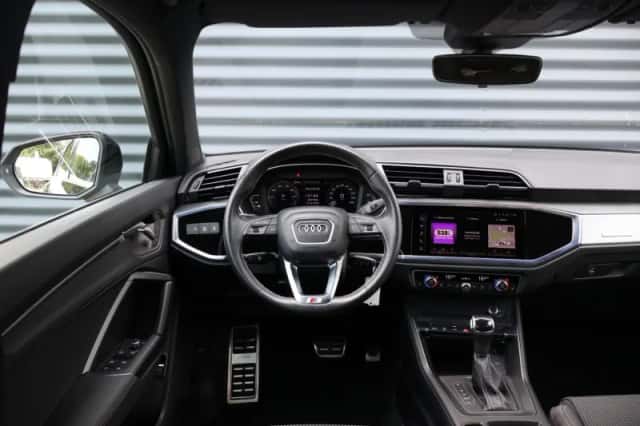 Audi Q3 (2022) thumbnail 5