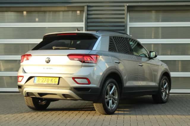 Volkswagen T-Roc (2022) thumbnail 2