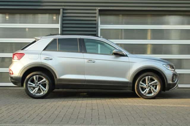 Volkswagen T-Roc (2022) thumbnail 3