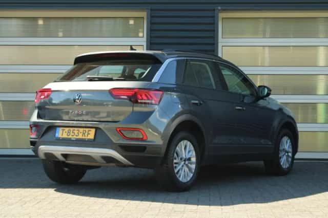 Volkswagen T-Roc (2023) thumbnail 2