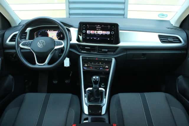 Volkswagen T-Roc (2023) thumbnail 5