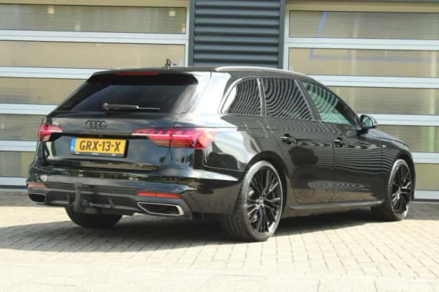 Audi A4 (2024) thumbnail 2