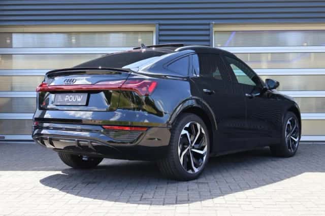Audi Q8 (2023) thumbnail 2