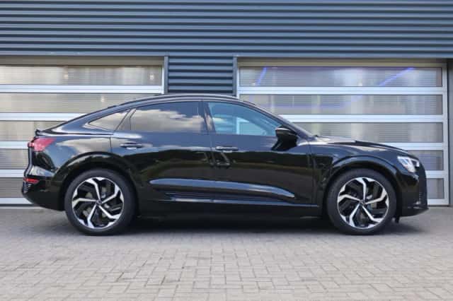 Audi Q8 (2023) thumbnail 3