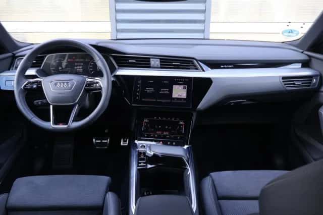 Audi Q8 (2023) thumbnail 5