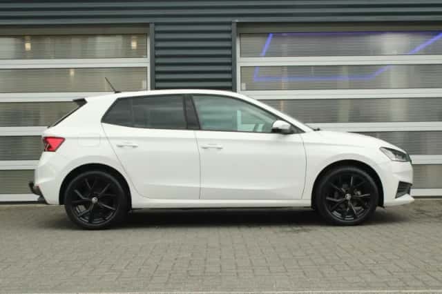 Škoda Fabia (2023) thumbnail 3