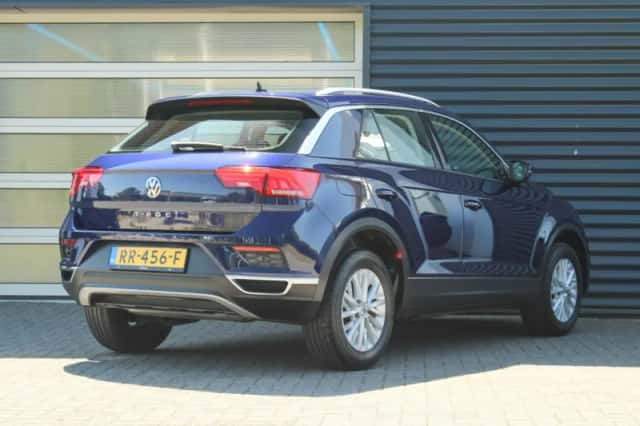 Volkswagen T-Roc (2018) thumbnail 2