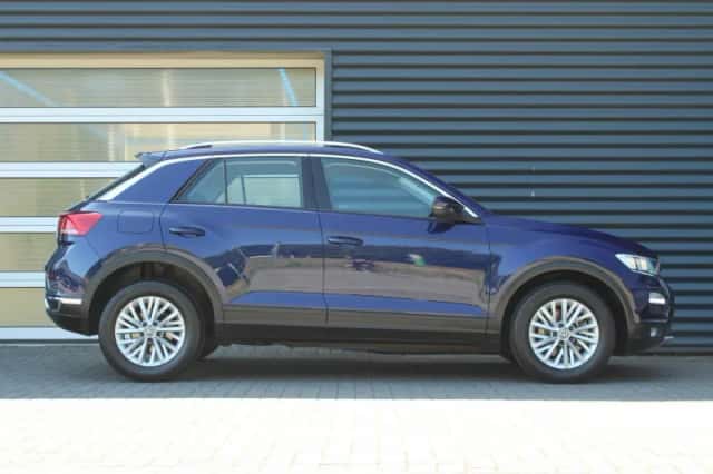 Volkswagen T-Roc (2018) thumbnail 3